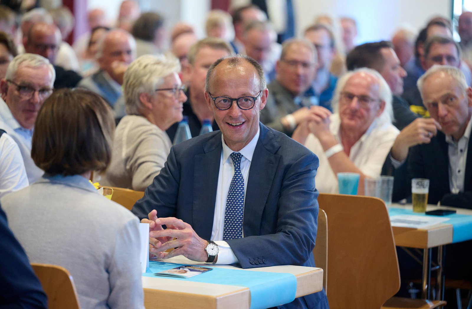 Ein Wohlfühltermin für Friedrich Merz: Eine CDU-Festveranstaltung in seiner Heimat Arnsberg.