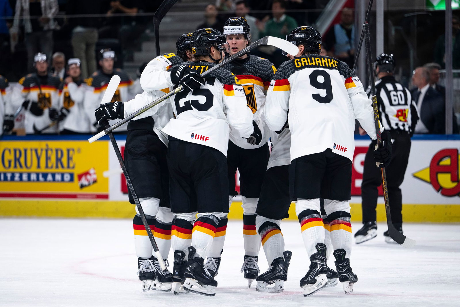 Das deutsche Eishockey-Team trat gegen die USA verbessert auf. 