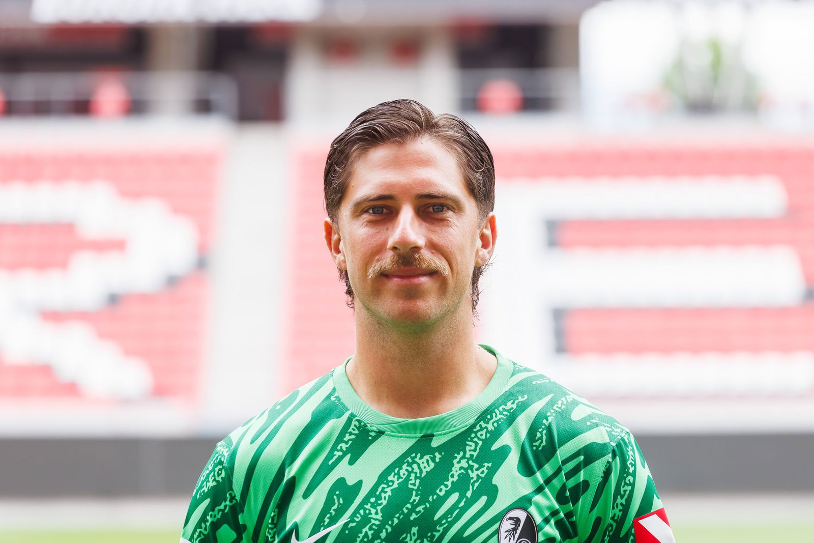 Jannik Huth bleibt beim SC Freiburg. (Archivbild)