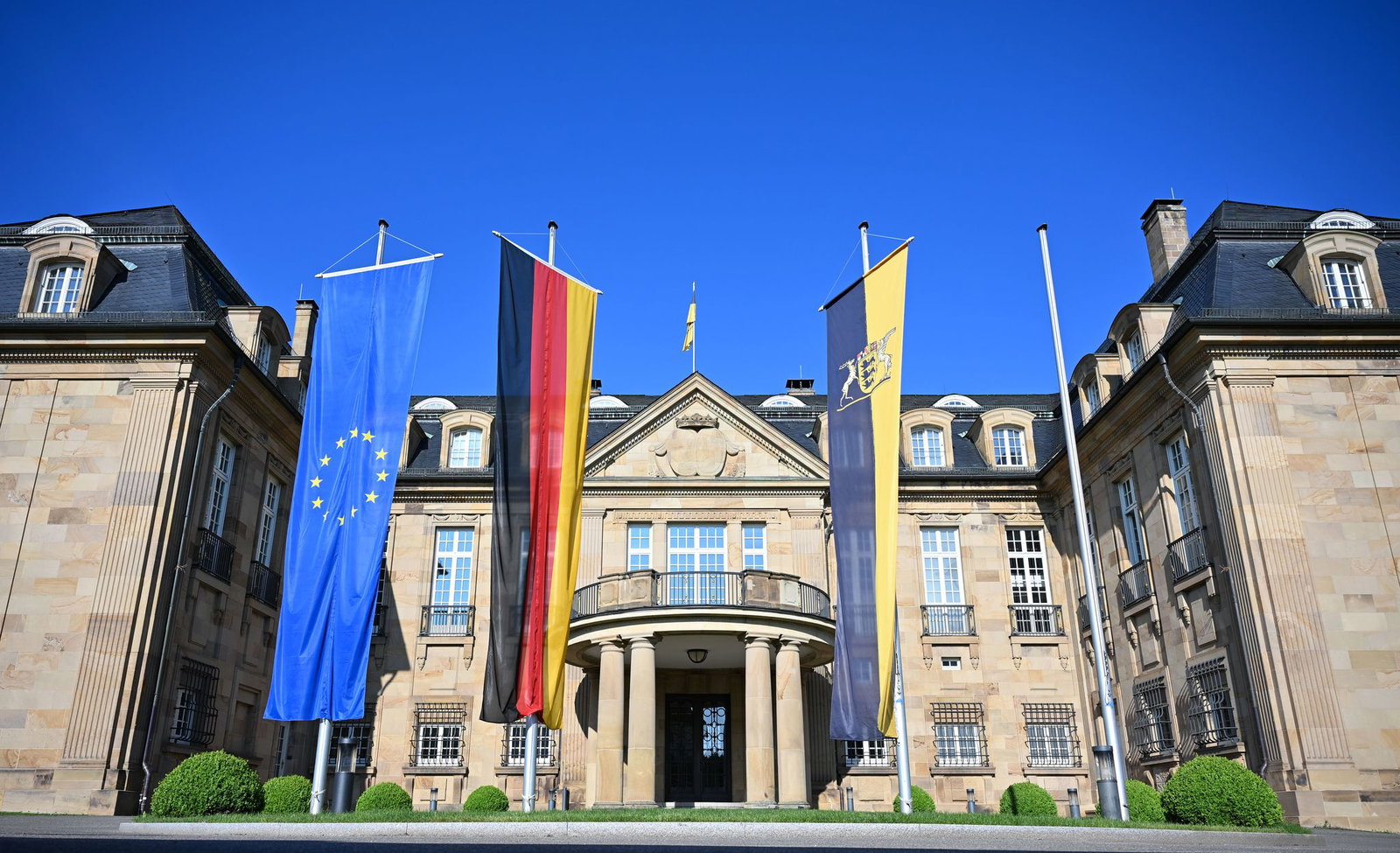 Am Nachmittag übernimmt Özdemir dann auch den Regierungssitz in der Villa Reitzenstein hoch über Stuttgart. (Archivbild)