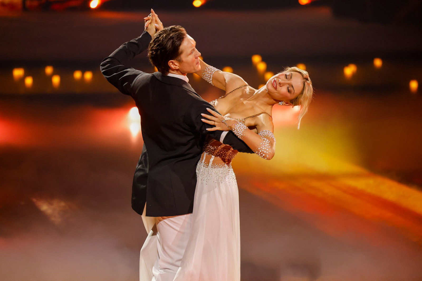 Die Königin der Standard-Tänze: Sängerin Anna-Carina Woitschack und Profitänzer Evgeny Vinokurov sahnten im Halbfinale viel Jurypunkte ab. 