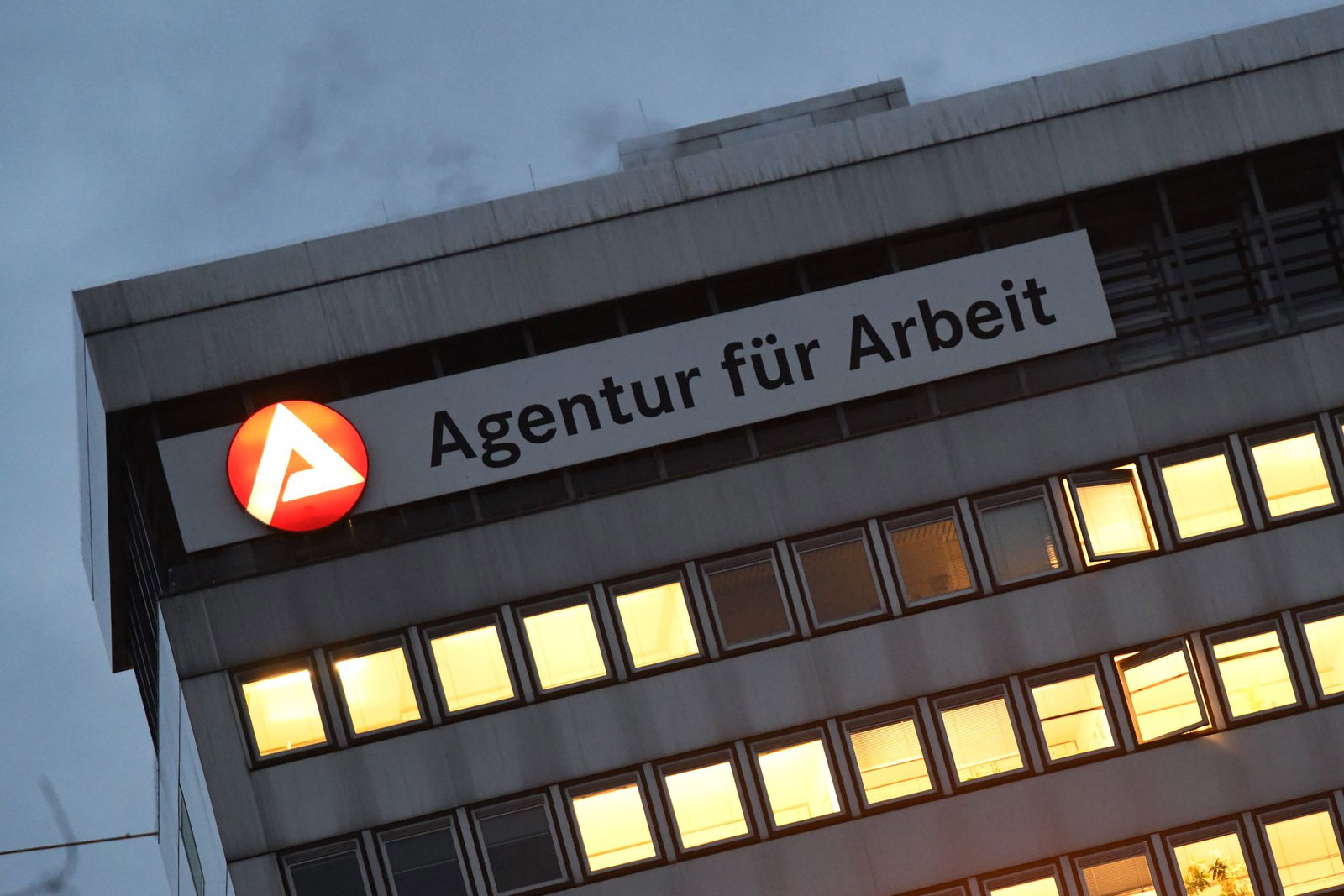Die Arbeitslosigkeit verharrt auf hohem Niveau. (Symbolbild)