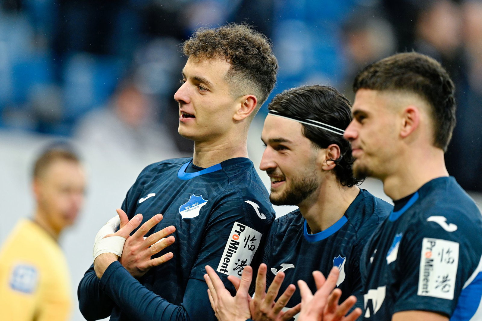 Fisnik Asllani, Leon Avdullahu, Albian Hajdari (v.l.): Jubel mit der TSG Hoffenheim. (Archivbild)