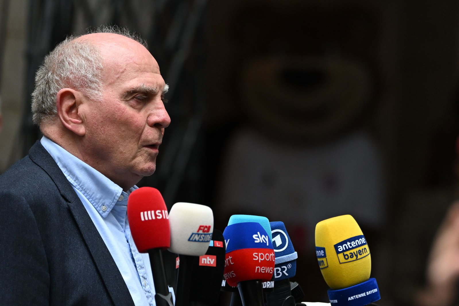 Hoeneß wundert sich über die Kommunikation über das WM-Tor.