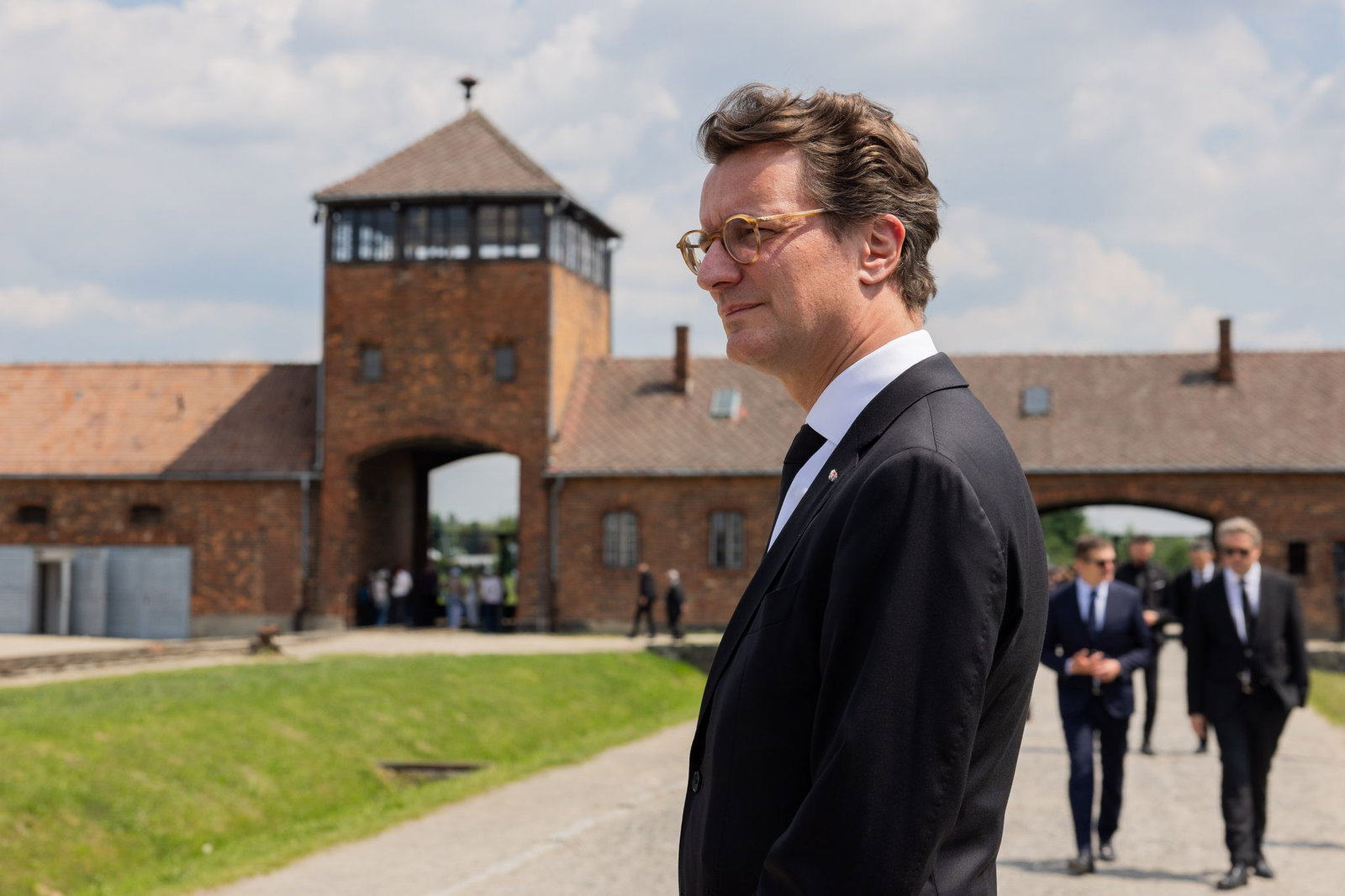 Dass Wüst auf international schwierigem Parkett bestehen kann, zeigte er vergangene Woche bei seiner Reise nach Schlesien und seinem ersten Besuch im ehemaligen deutschen Vernichtungslager Auschwitz-Birkenau. (Archivbild)