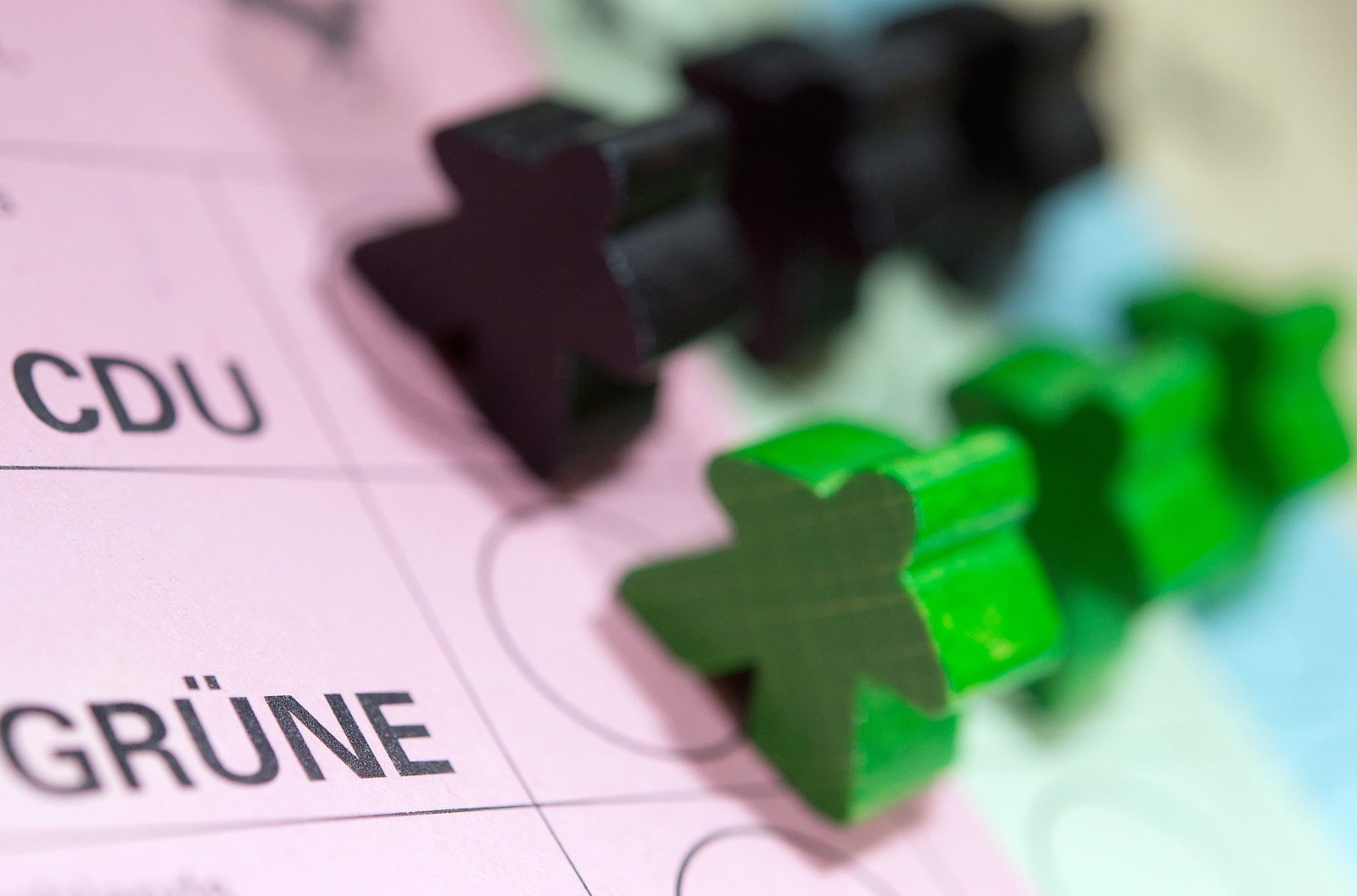 Grüne und CDU haben ihren Koalitionsvertrag für die nächsten fünf Jahre vorgestellt. (Symbolbild)