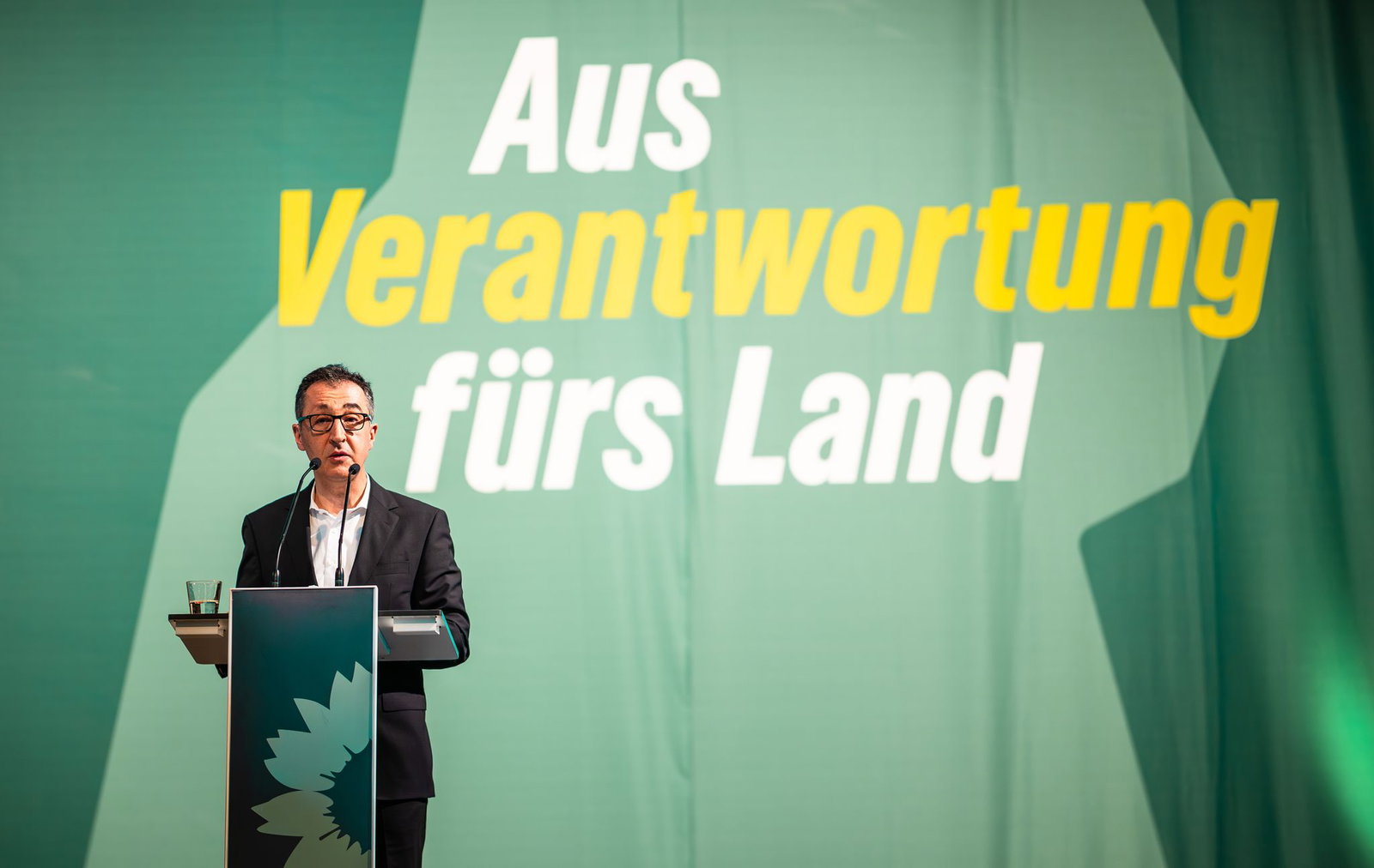 Cem Özdemir hat bei seiner Partei für den Koalitionsvertrag mit der CDU geworben.