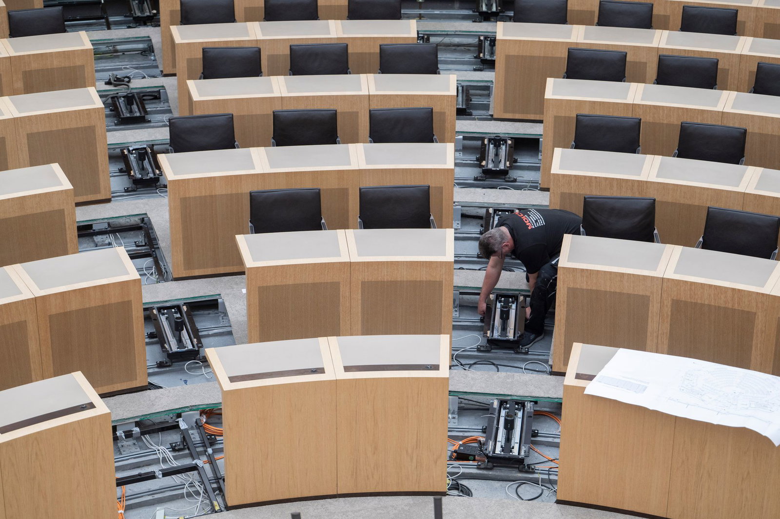 Die Umbauarbeiten im Landtag sind abgeschlossen, am Dienstag steht nun die erste Sitzung an. (Archivbild)