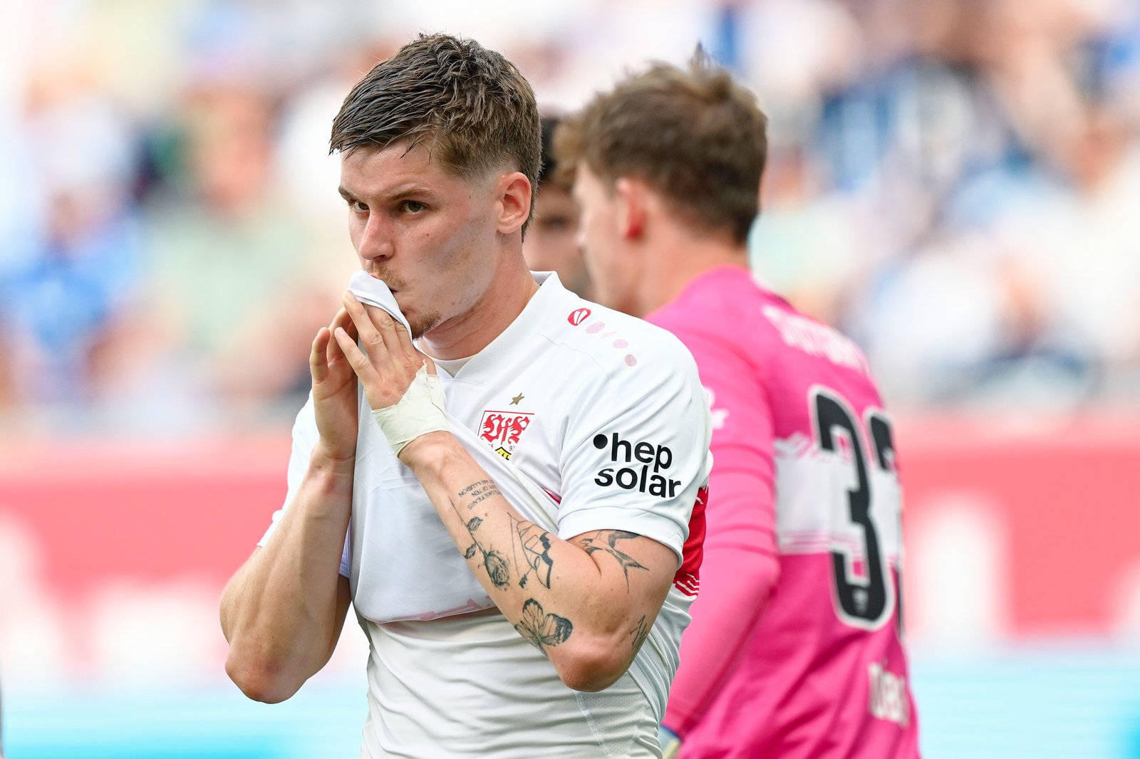 Frust bei Ramon Hendriks und beimv VfB Stuttgart. 