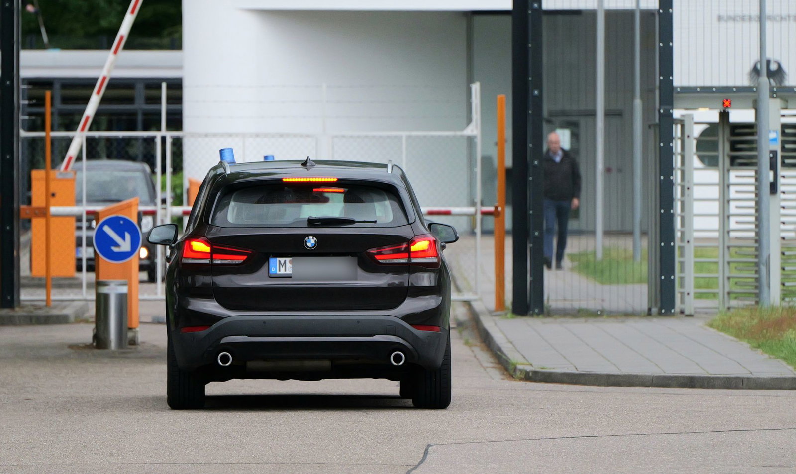 Die Festgenommenen wurden aus München zum Bundesgerichtshof nach Karlsruhe gebracht. 