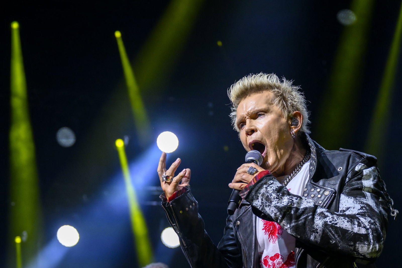Der britische Rocksänger Billy Idol soll bei den diesjährigen American Music Awards für sein Lebenswerk ausgezeichnet werden. (Archivbild)