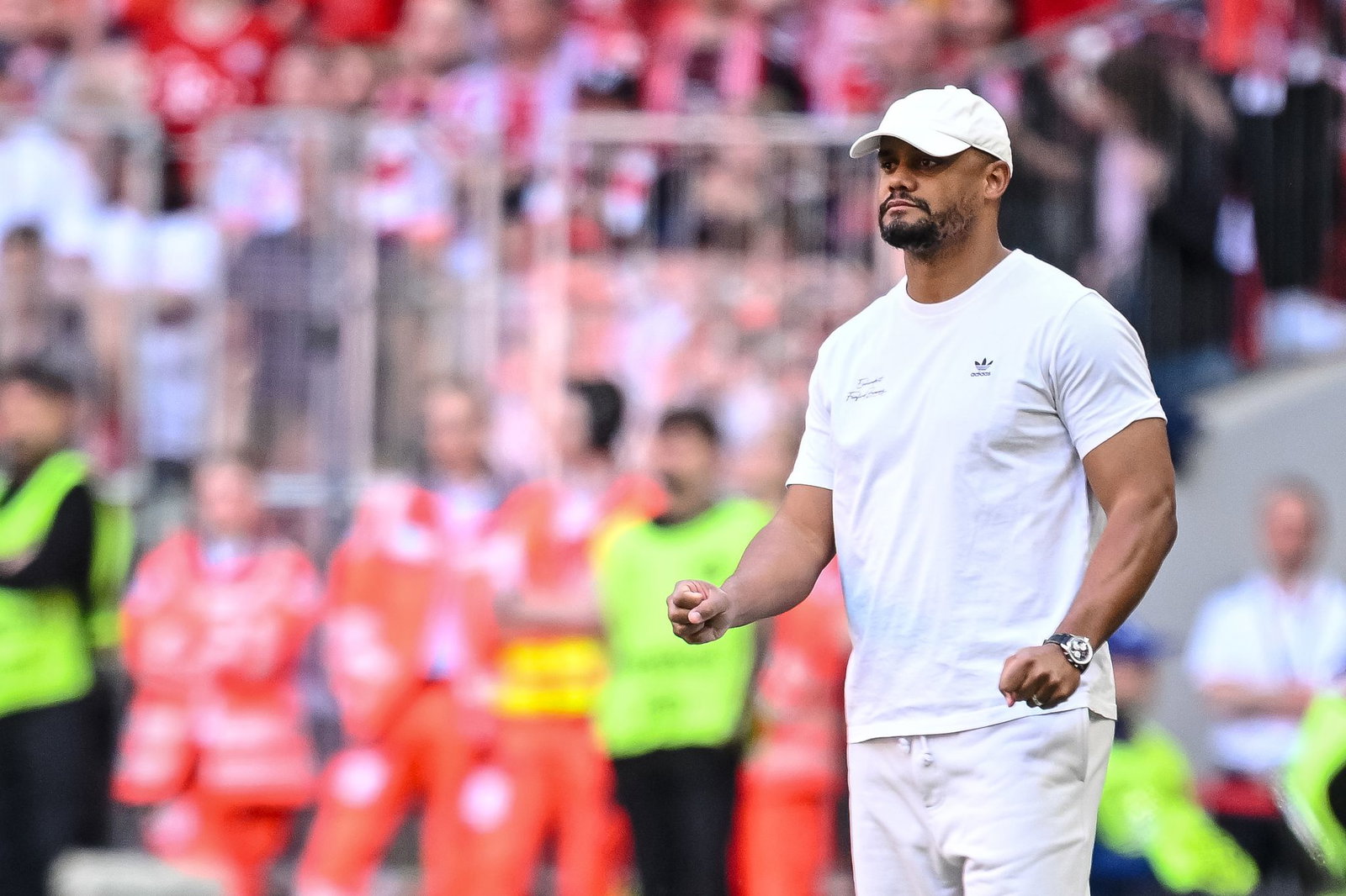 Immer Paris mit im Kopf: Bayern-Trainer Vincent Kompany in Aktion gegen Heidenheim.