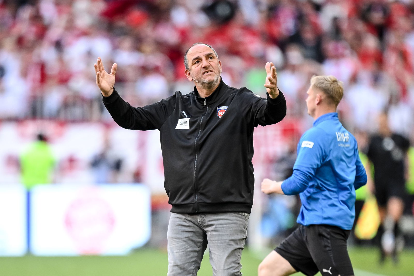 Die Spiele der Rivalen am Sonntag will sich Schmidt nicht anschauen.