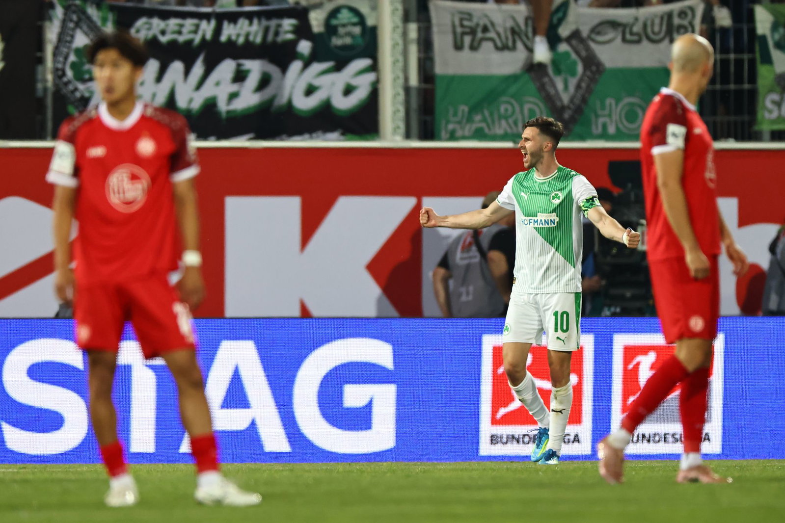 Kapitän Branimir Hrgota trifft unwiderstehlich.