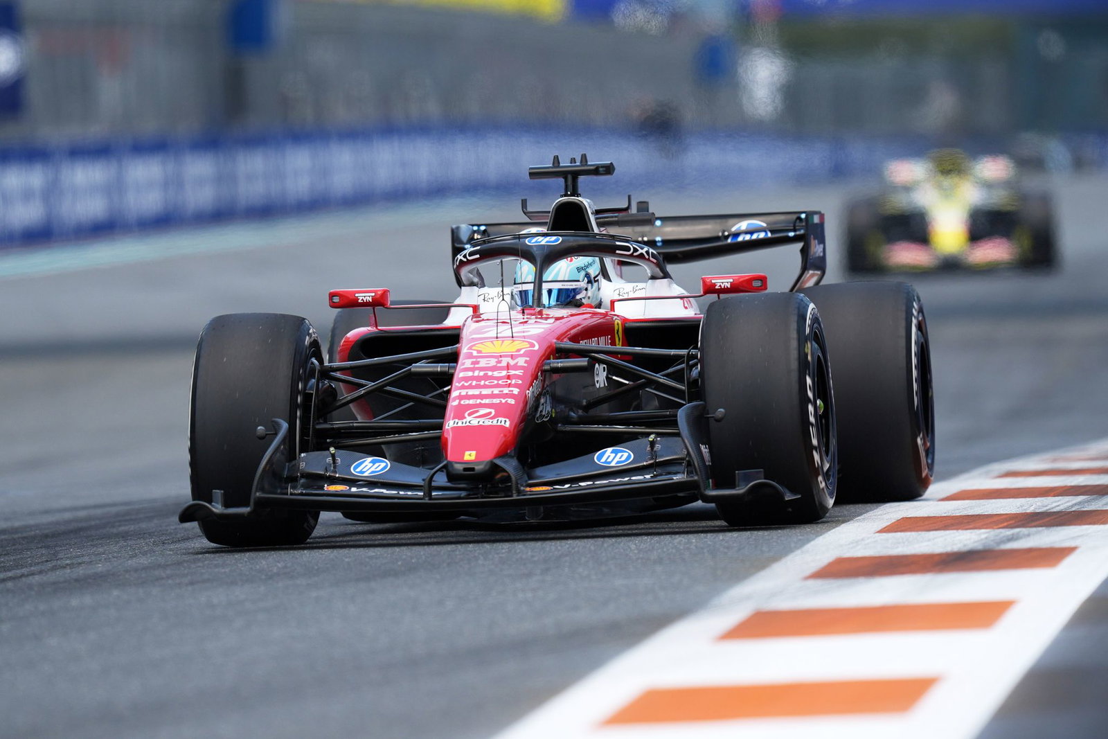 Ferrari-Pilot Charles Leclerc rast in Miami an die Spitze der Zeitentabelle.