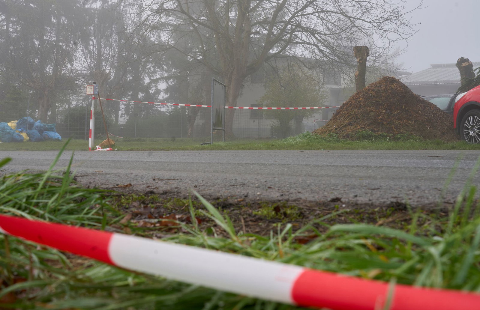 Nach dem tödlichen Unfall in einer Lederfabrik in Runkel laufen Ermittlungen wegen des Vorwurfs der fahrlässigen Tötung gegen Unbekannt. (Archivbild) 