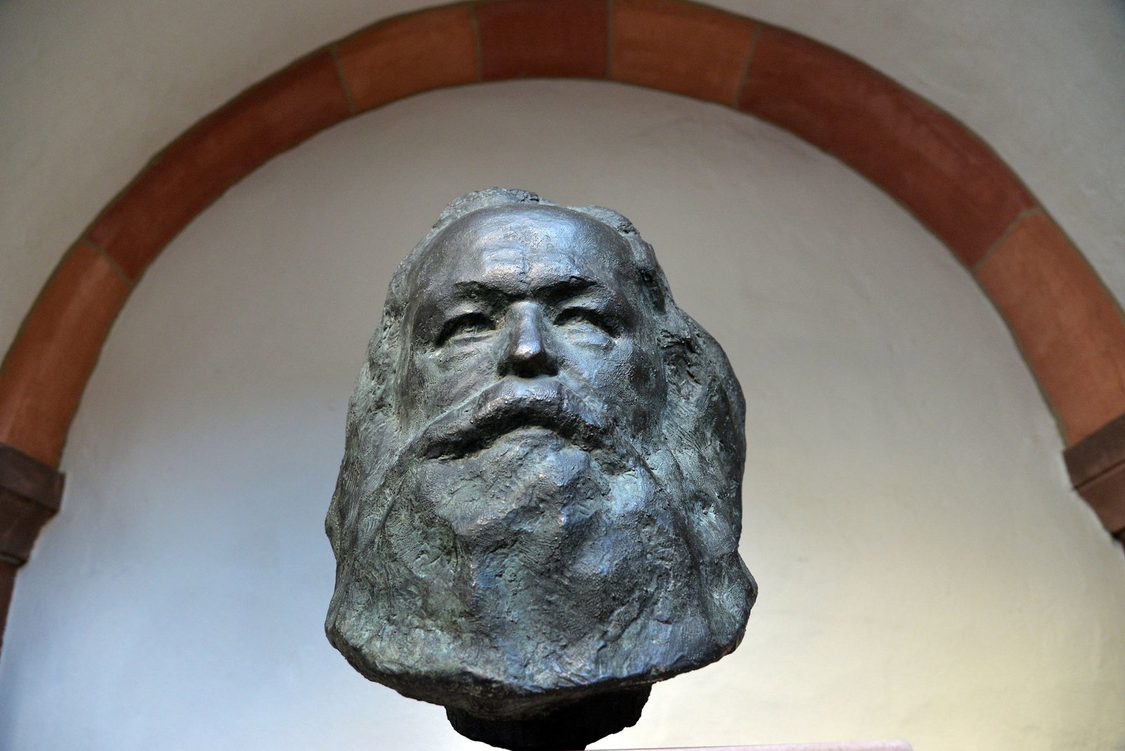 Am Internationalen Museumstag führt die Kostümführung «Zwischen Champagner und Pfandhaus. Jenny von Westphalen über ihr Leben» durch das Karl-Marx-Haus in Trier. (Symbolbild) 