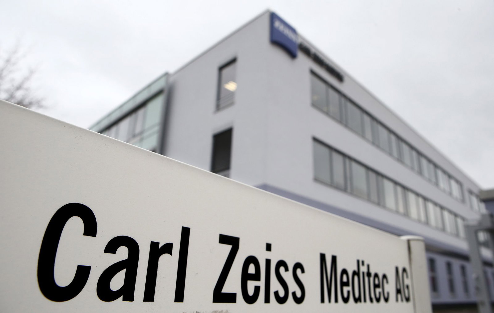 Der Medizintechnikkonzern will seine Kosten senken.