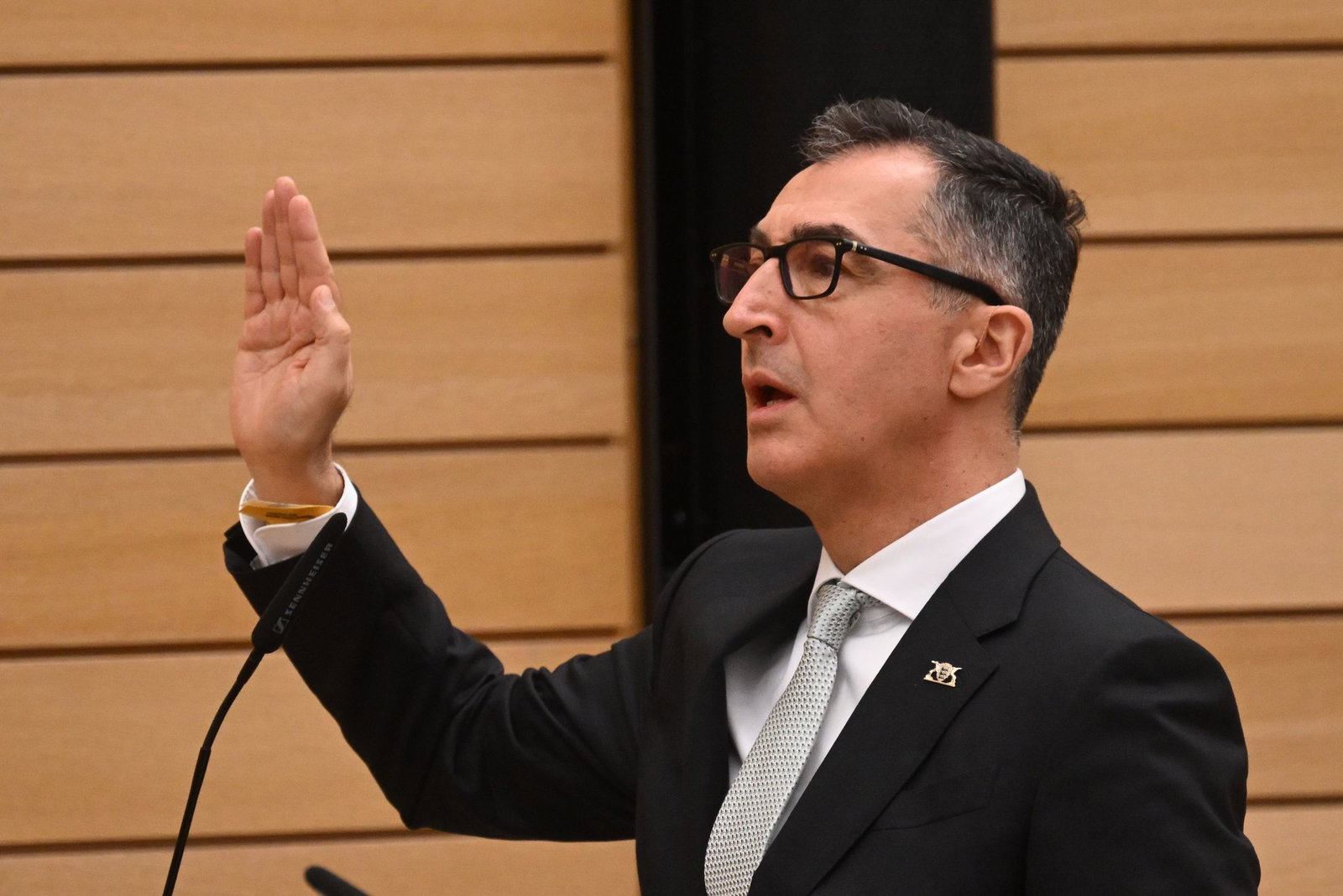 Der neue Ministerpräsident bekam nicht alle Stimmen seiner Koalition. 