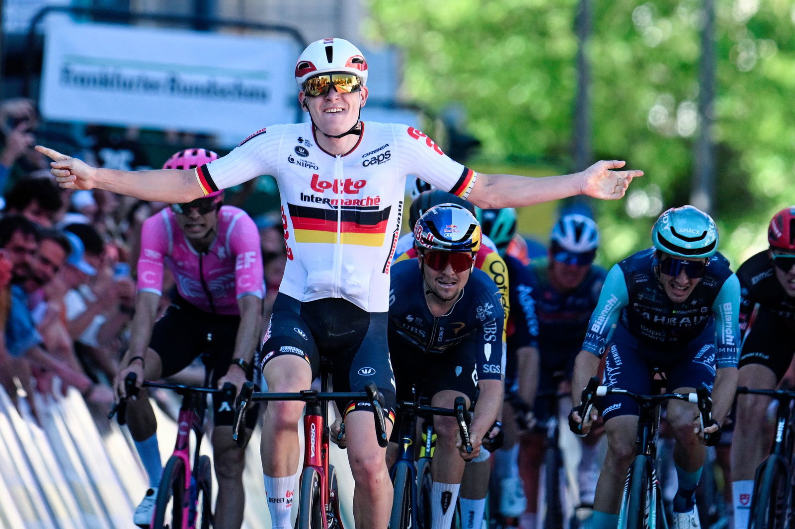 Georg Zimmermann feiert im deutschen Meistertrikot einen überraschenden Coup beim Klassiker Eschborn-Frankfurt.
