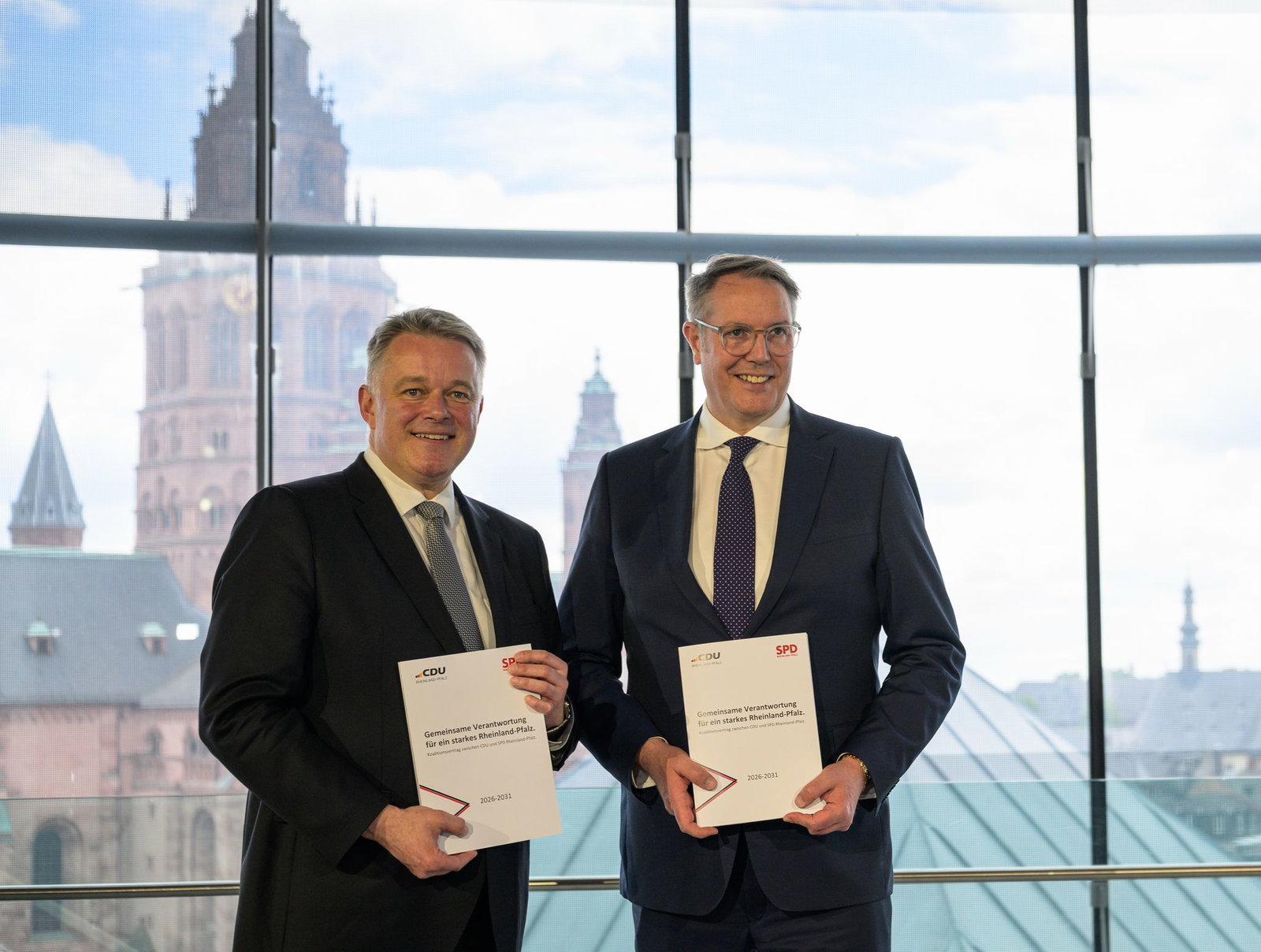Fünf von zehn Ministerien gehen laut Koalitionsvertrag an die SPD. (Archivbild)