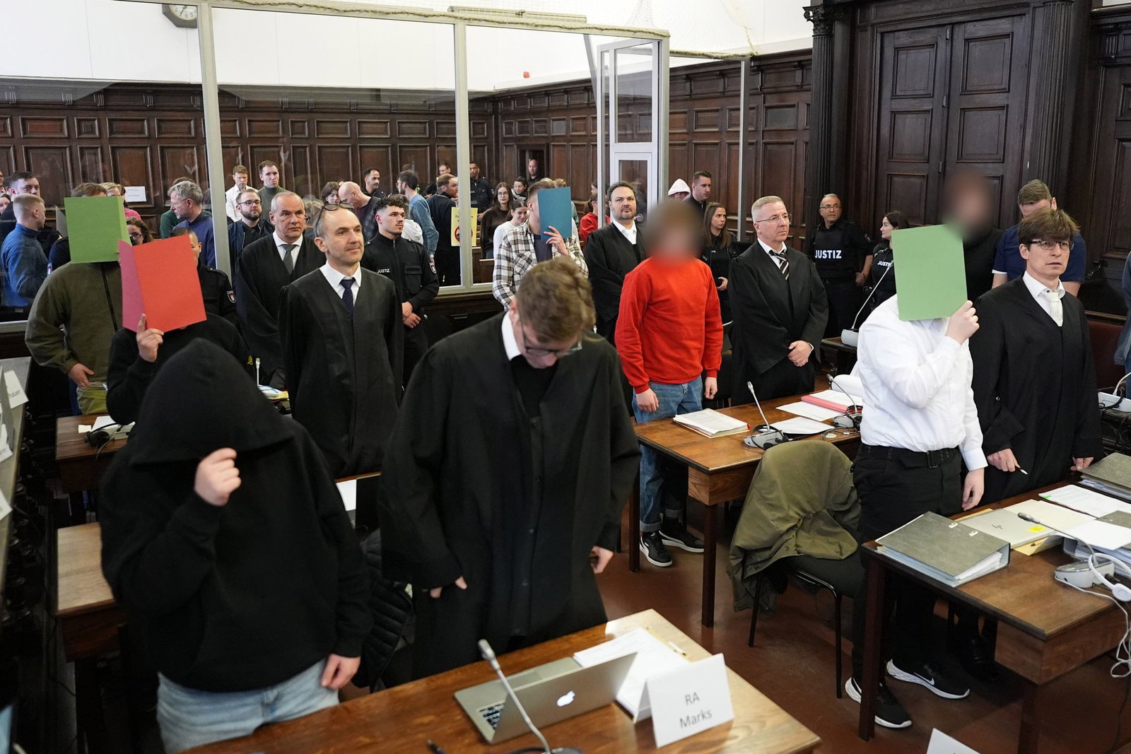 In Hamburg läuft der Prozess gegen mutmaßliche Mitglieder der rechtsextremistischen Terrorgruppe «Letzte Verteidigungswelle». (Archivbild)