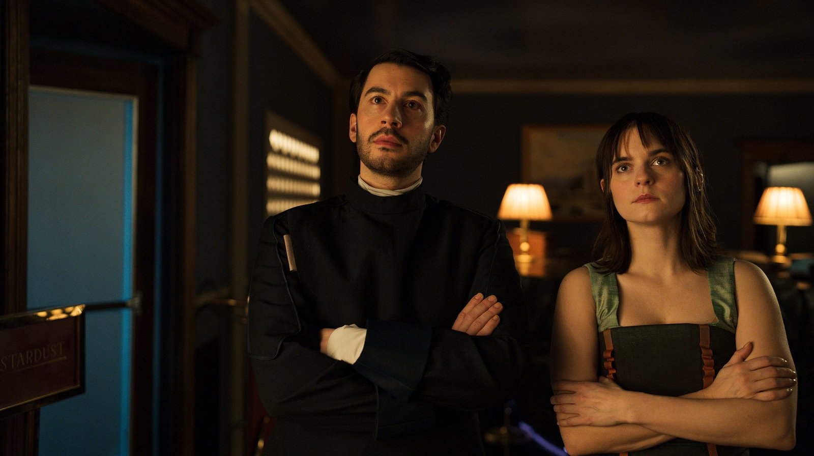 Mit junger Sprache und pointiertem Humor bringt die SWR-Serie «Stardust Hotel» frischen Schwung ins Sci-Fi-Genre.