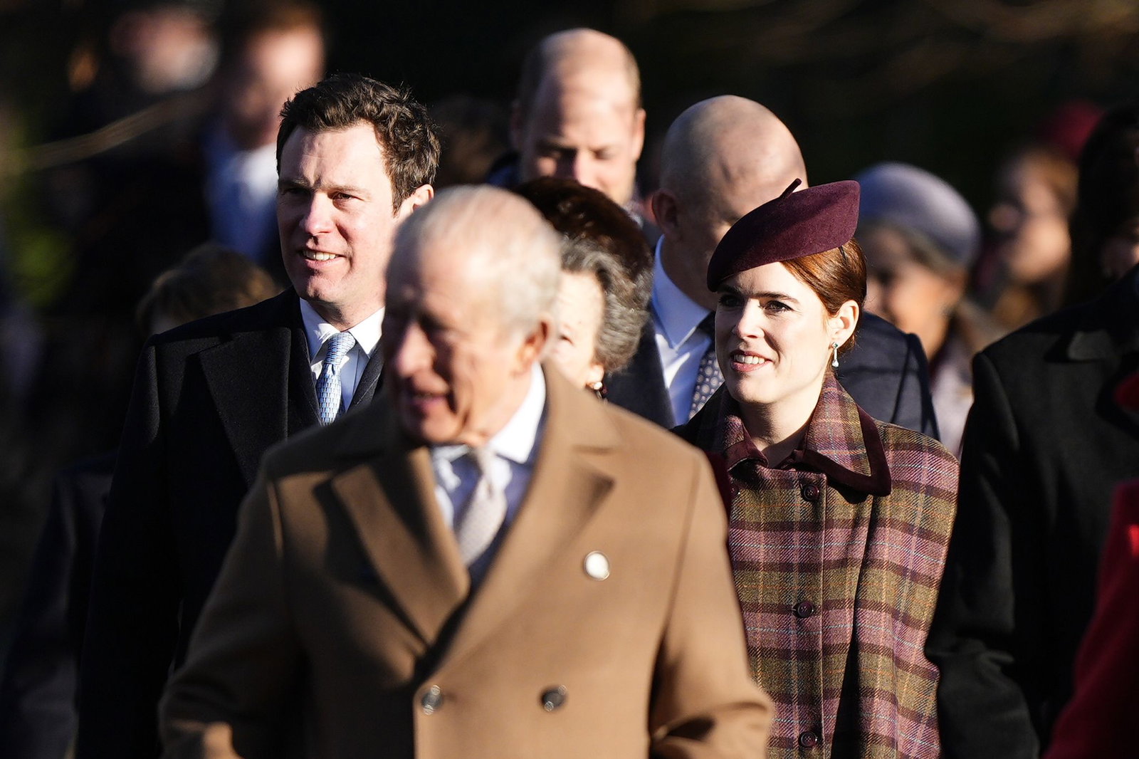 König Charles (Mitte) mit seiner Nichte Prinzessin Eugenie und deren Mann Jack Brooksbank. (Archivbild)