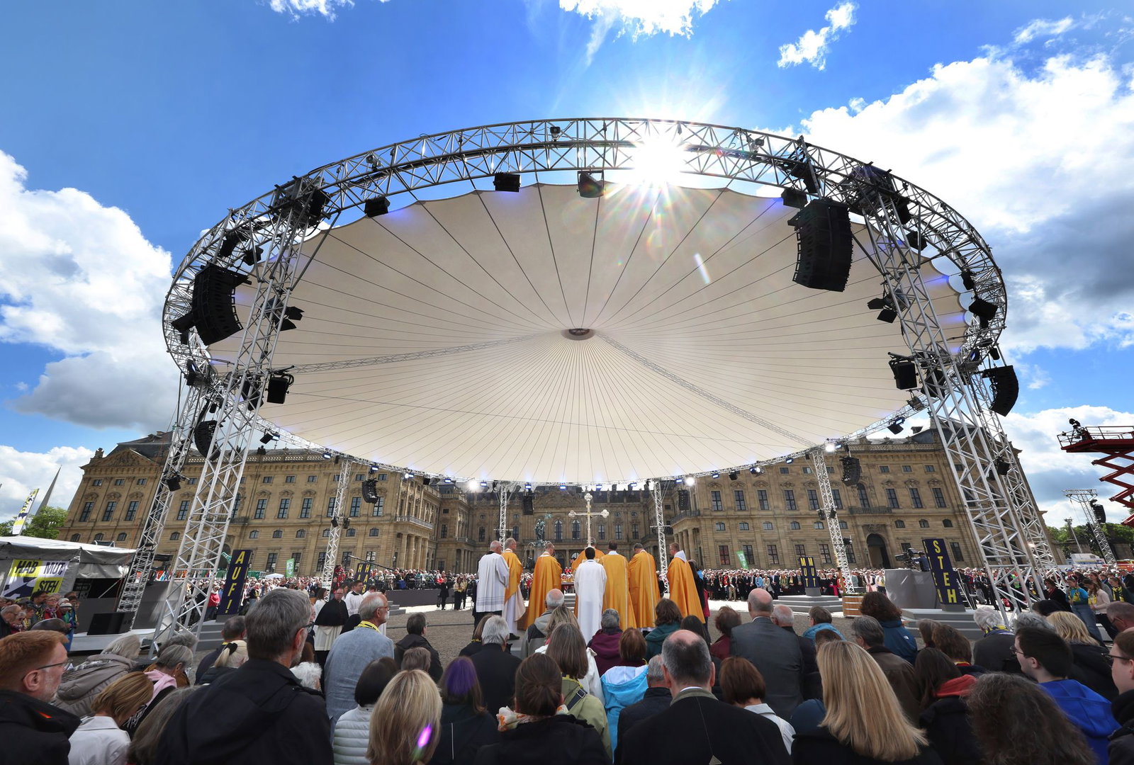Zum Abschlussgottesdienst schien die Sonne.