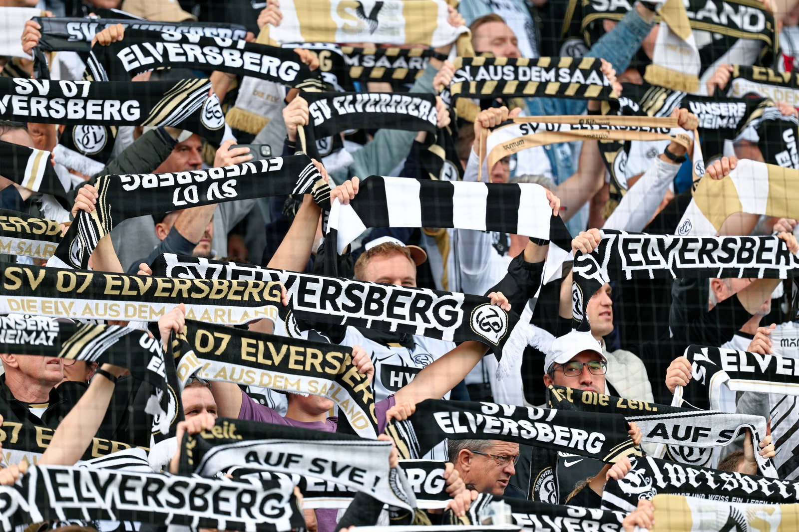  Elversberger Fans können sich über einen historischen Spieltag freuen. 