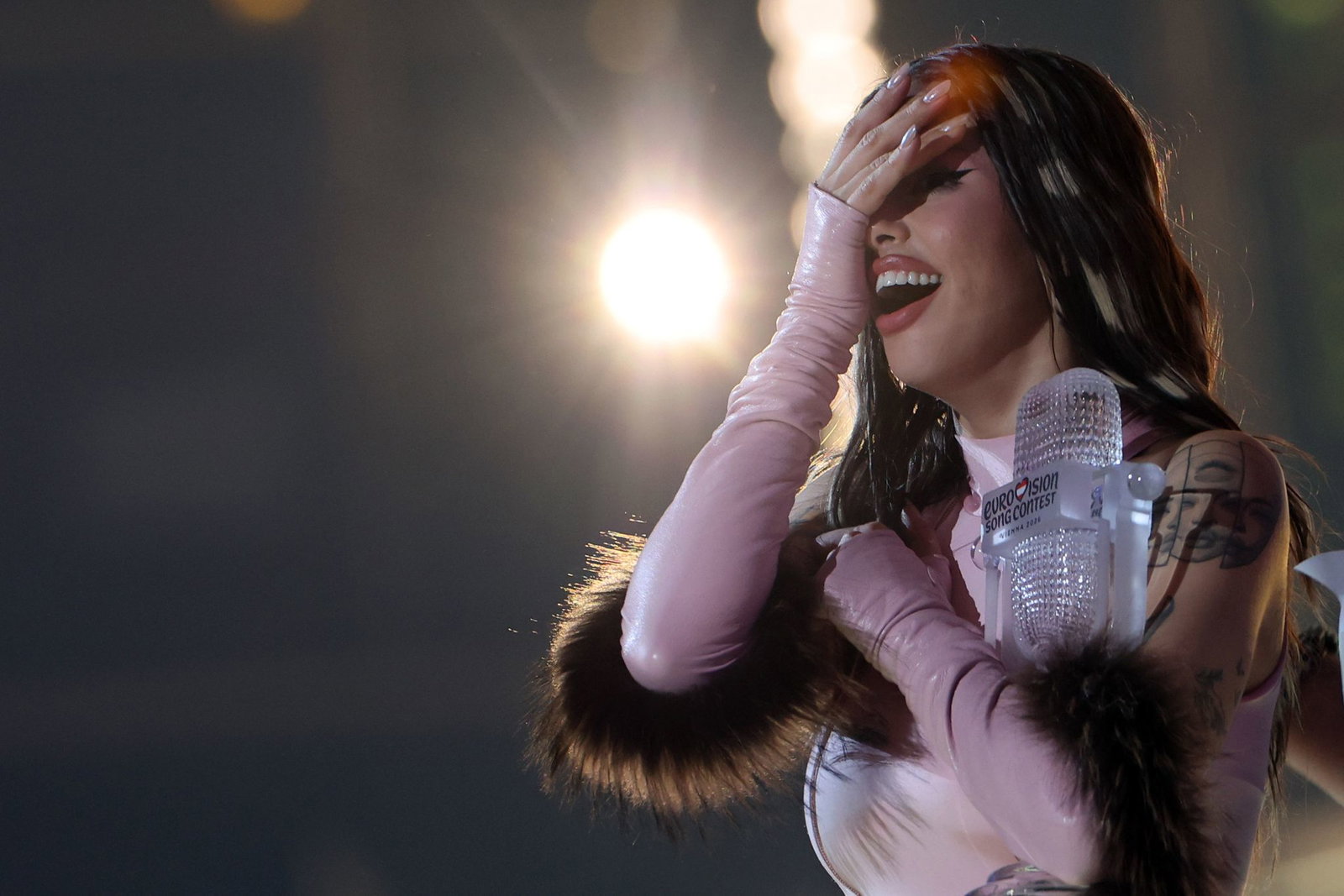 Scheint es kaum fassen zu können: ESC-Siegerin Dara aus Bulgarien.