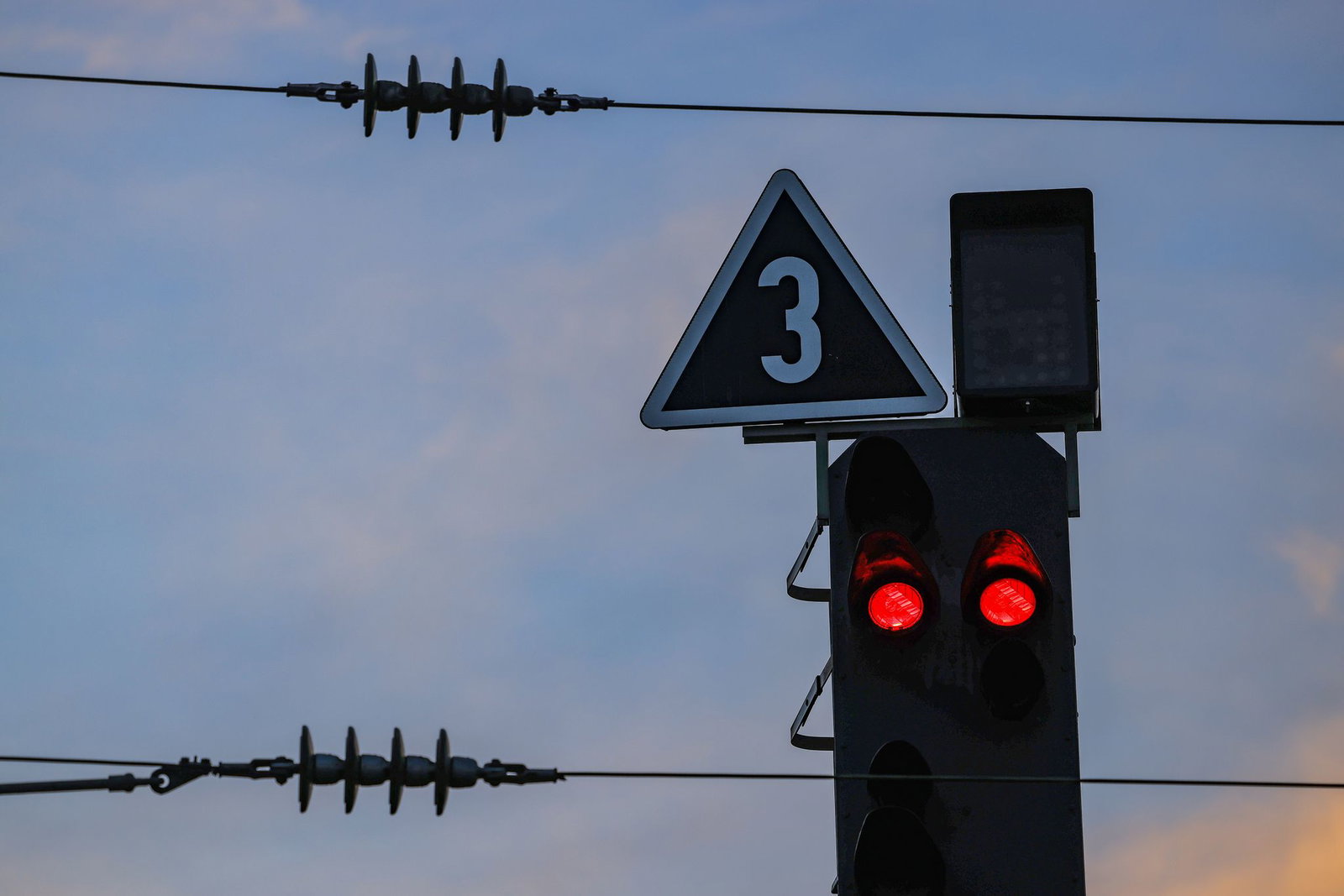Für den Nahverkehr bedeuteten die Vorfälle oft Verspätungen. (Symbolbild)