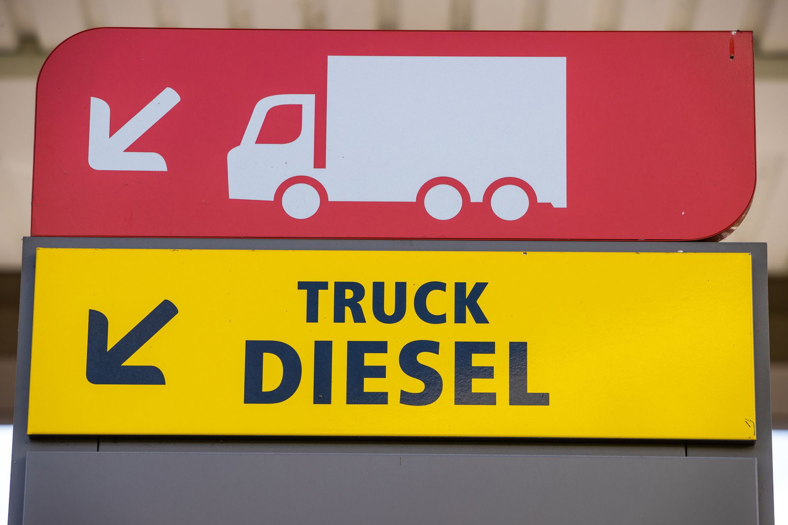 Die Diebe zapften 500 Liter Diesel aus dem Lastwagen ab. (Symbolbild)