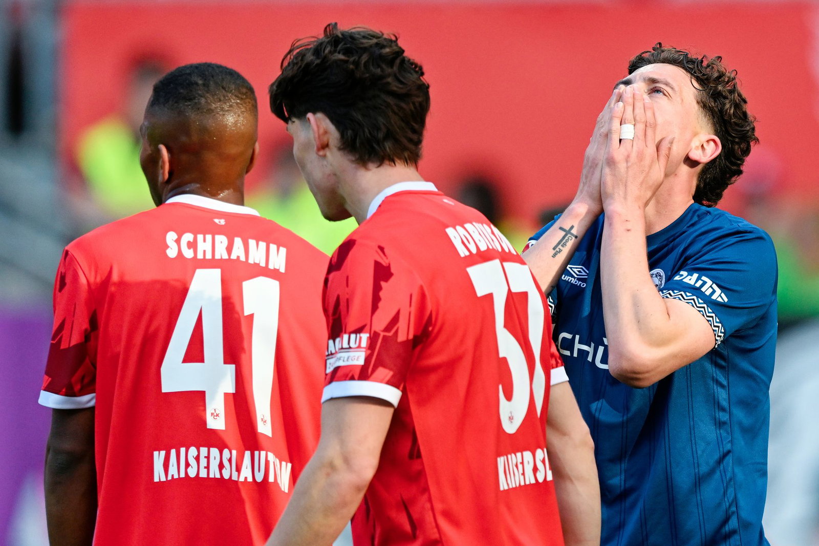 Verzweifelt: Jannik Rochelt und Bielefeld auf dem Betzenberg.