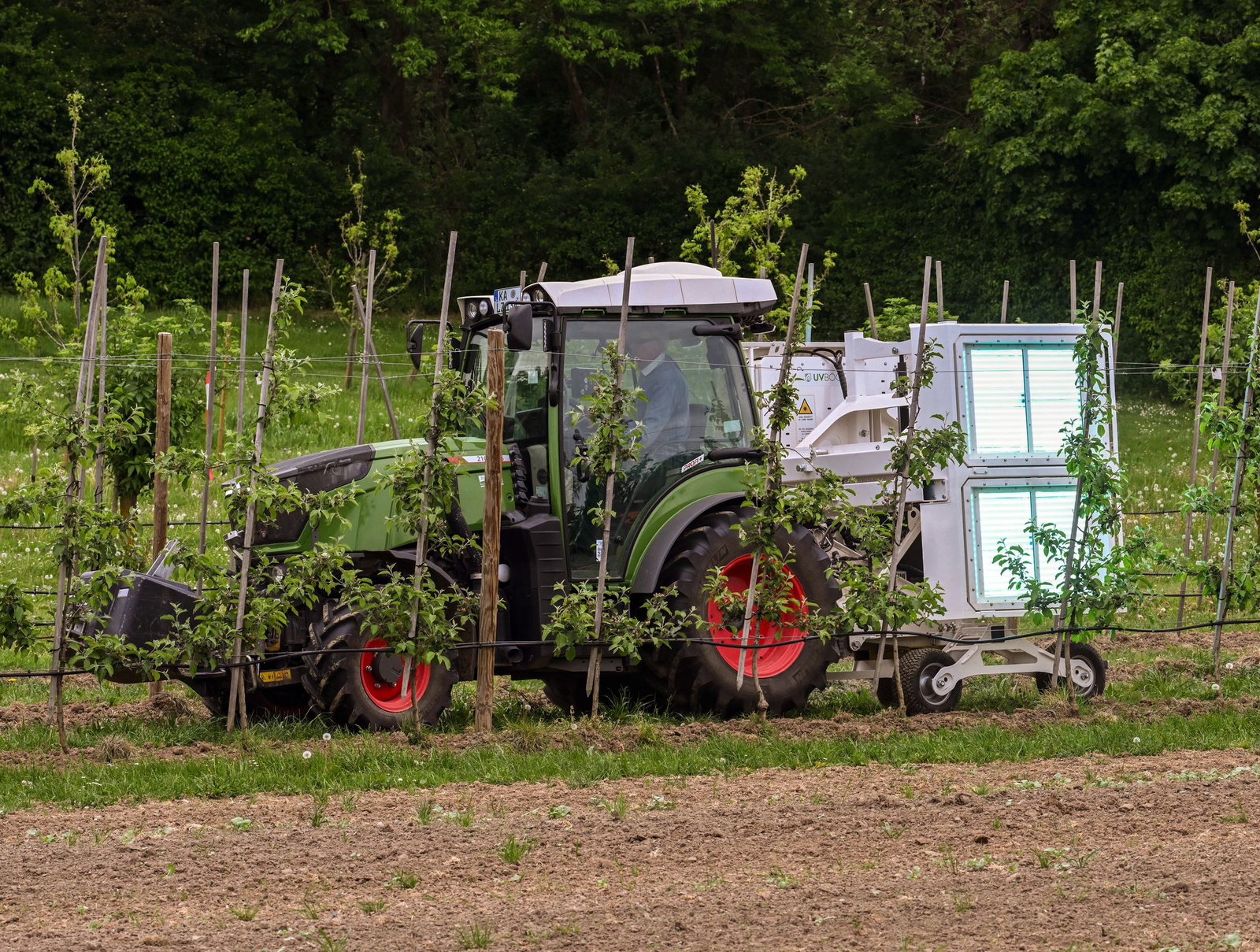 Das Landwirtschaftliche Technologiezentrum (LTZ) Augustenberg testet den UV-Booster.
