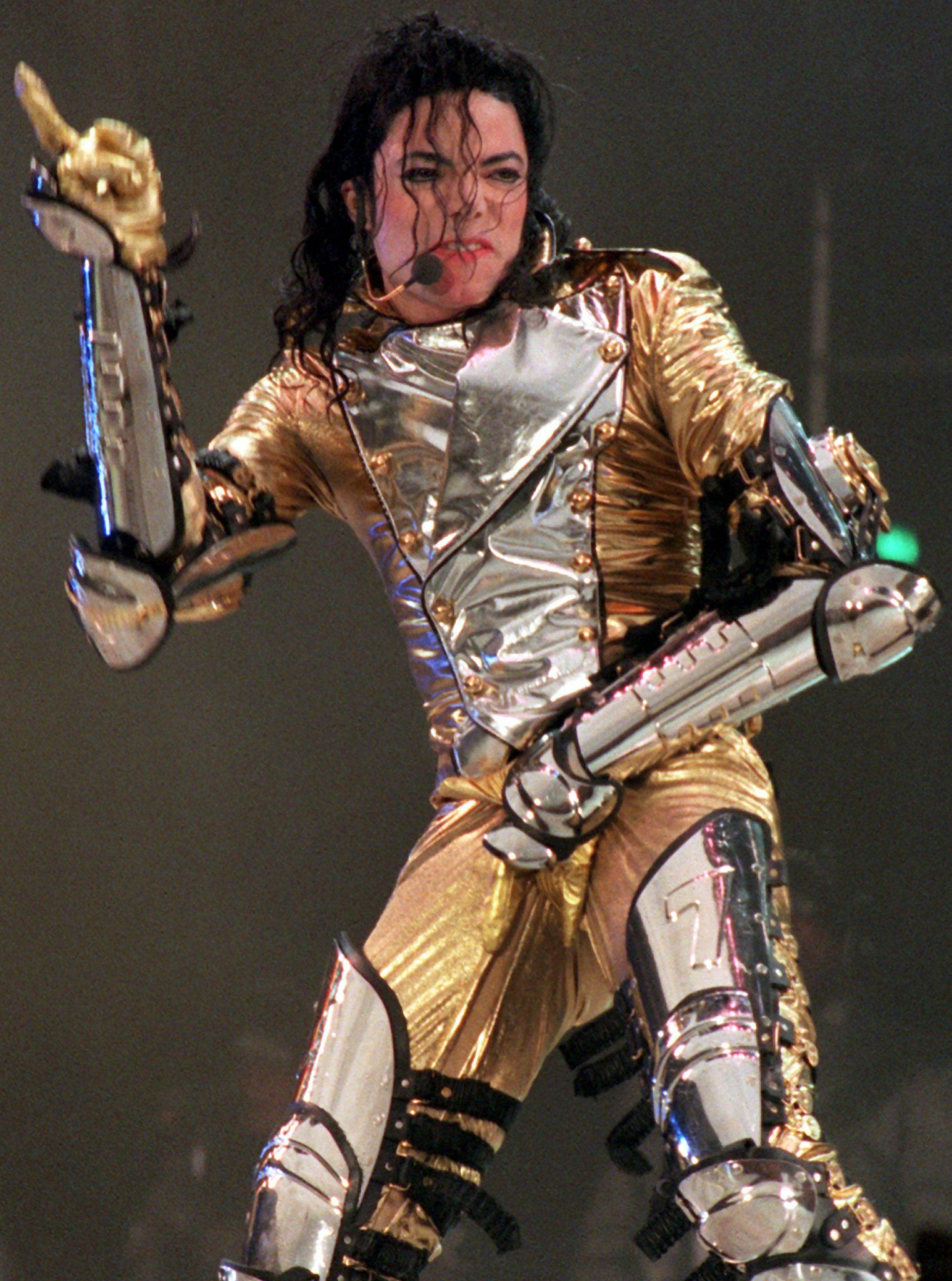 Der wohl legendärste Schrittgriff von allen: Michael Jackson, hier bei einem Auftritt in Gelsenkirchen 1997. (Archivbild)