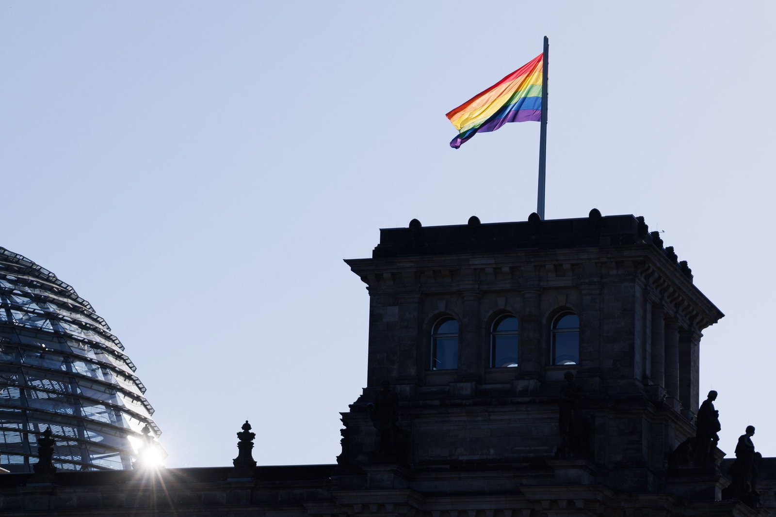 Bundestagspräsidentin Klöckner lässt die Fahne nur noch am Internationalen Tag gegen Homophobie hissen. 