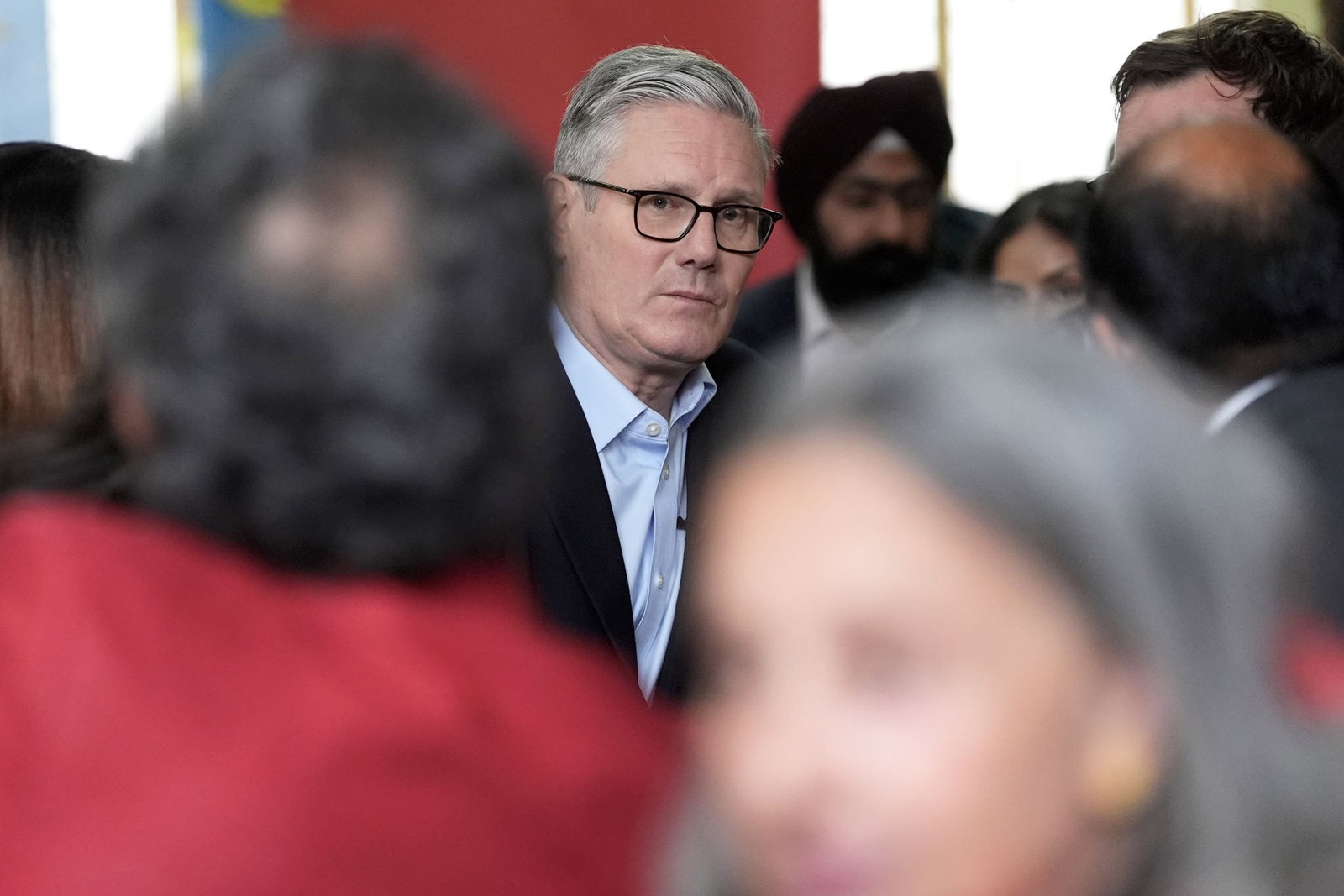 Im Abseits: Der britische Premierminister Starmer steht massiv unter Druck. 