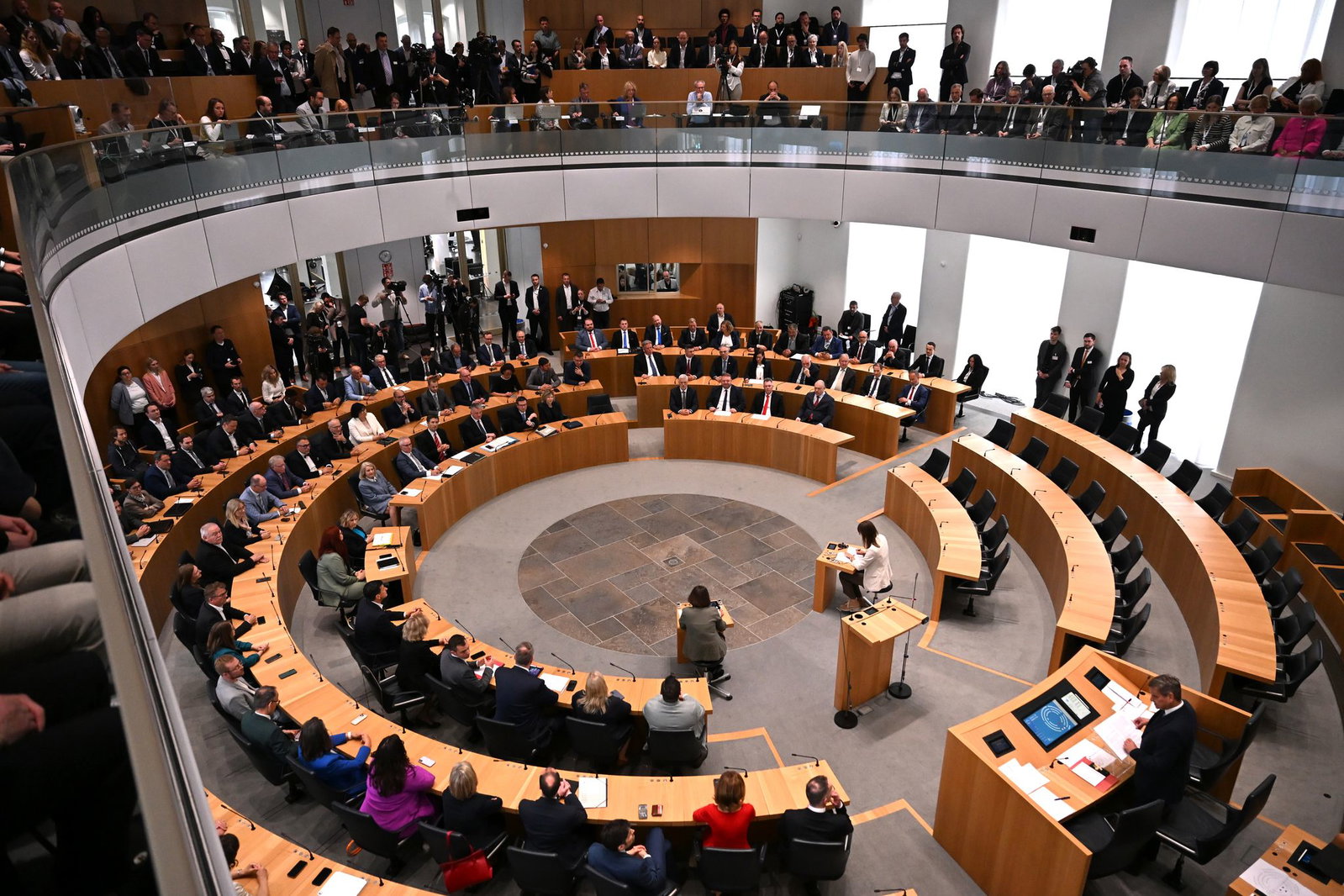 Die Wahl der Vize-Präsidenten oder der Vize-Präsidentinnen gehört zur konstituierenden Sitzung des Landtags. 