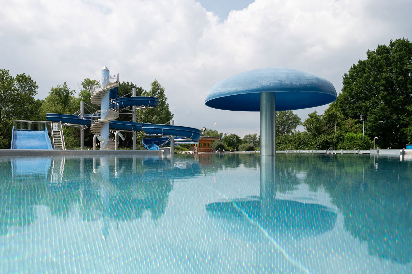 Ein Vierjähriger stirbt im Freibad Willersinnweiher. (Archivbild)