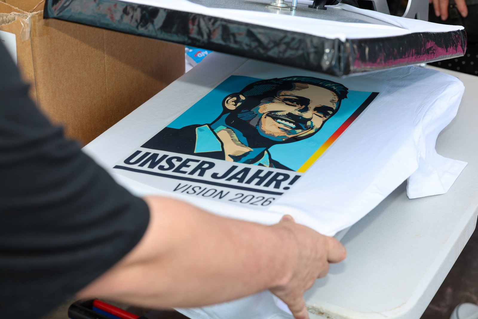 Ulrich Siegmunds (AfD) Konterfei findet sich inzwischen auf T-Shirts. (Archivbild)