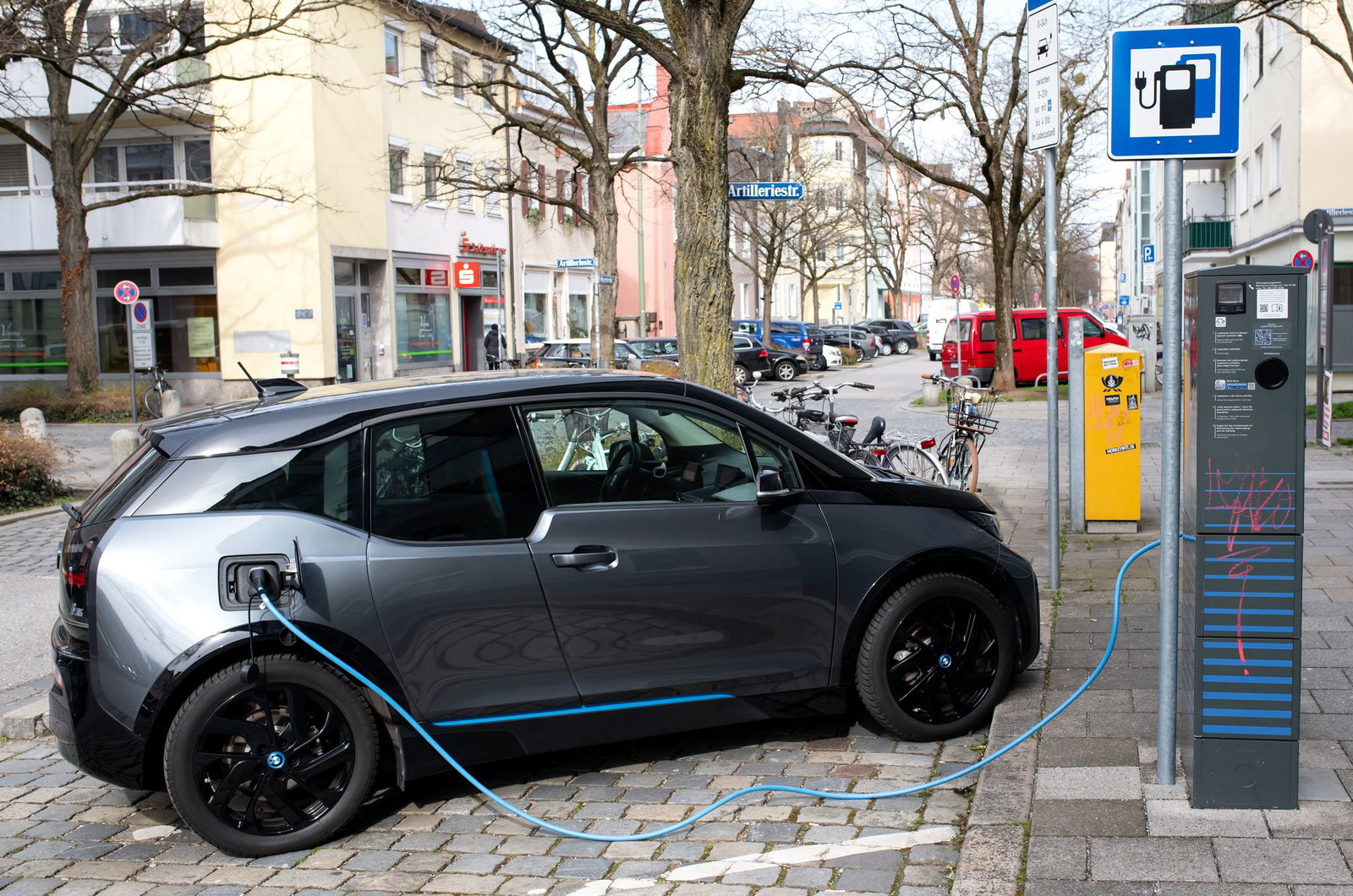 In Rheinland-Pfalz wurden mehr E-Autos neuzugelassen. (Symbolbild)