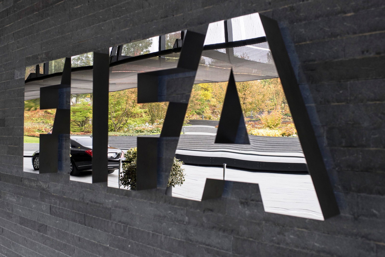 Die FIFA streicht einen als Video-Referee für die WM nominierten Niederländer von der Schiedsrichter-Liste. (Archivbild)