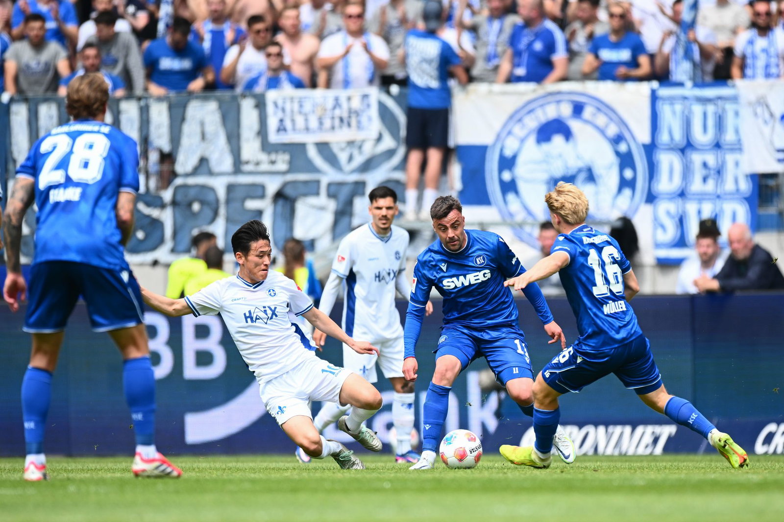 Im Zweikampf um den Ball: Philipp Förster