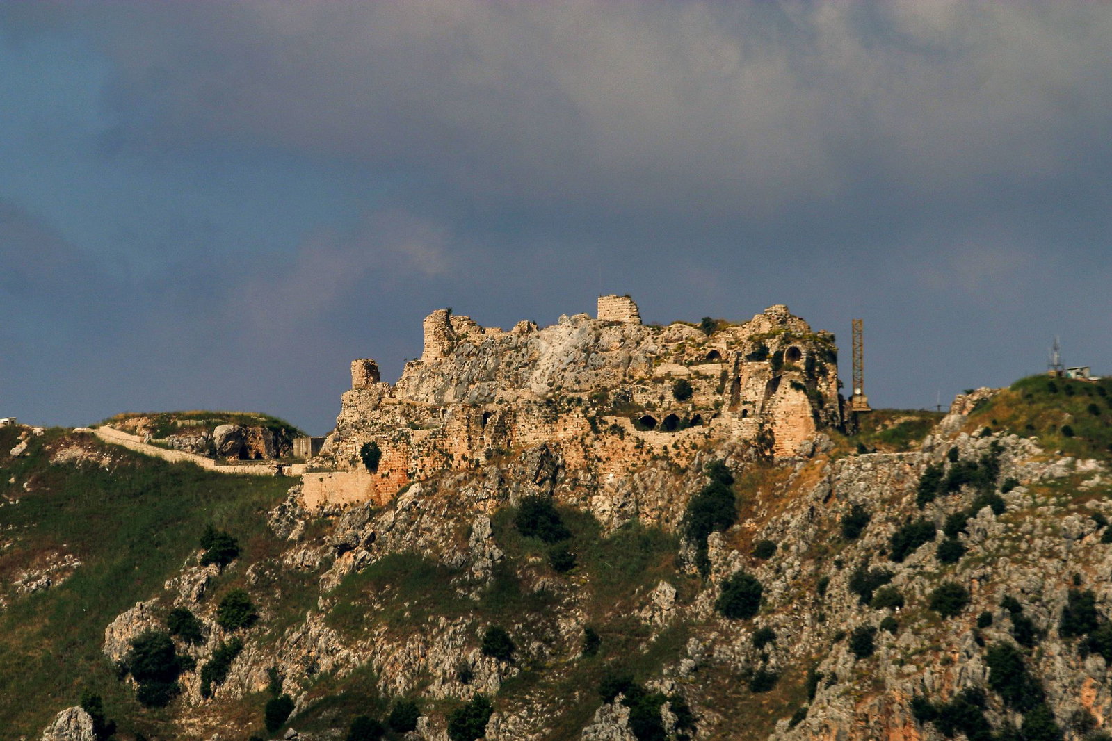Die Kreuzritterfestung Beaufort, die israelische Soldaten eingenommen haben, liegt in der Nähe eines nordöstlichen Ausläufers der israelischen Grenze. 