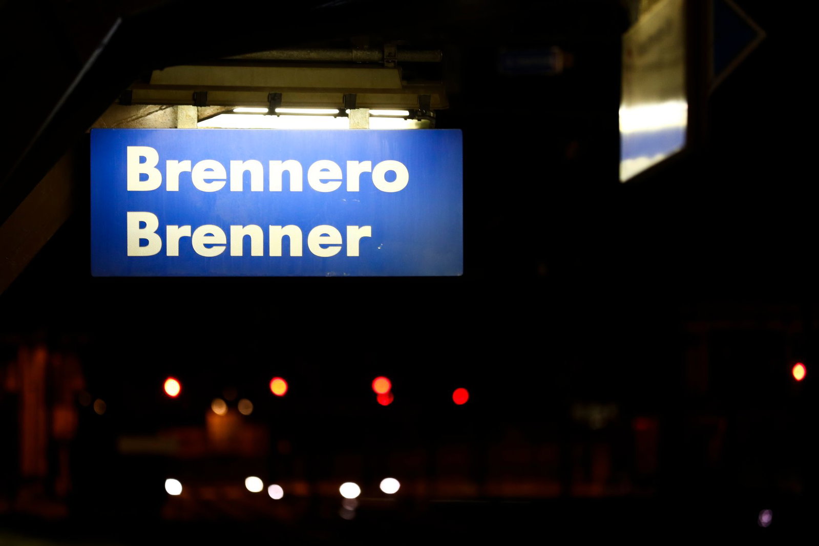 Auf der Bahnstrecke gibt es Verspätungen. (Archivbild)