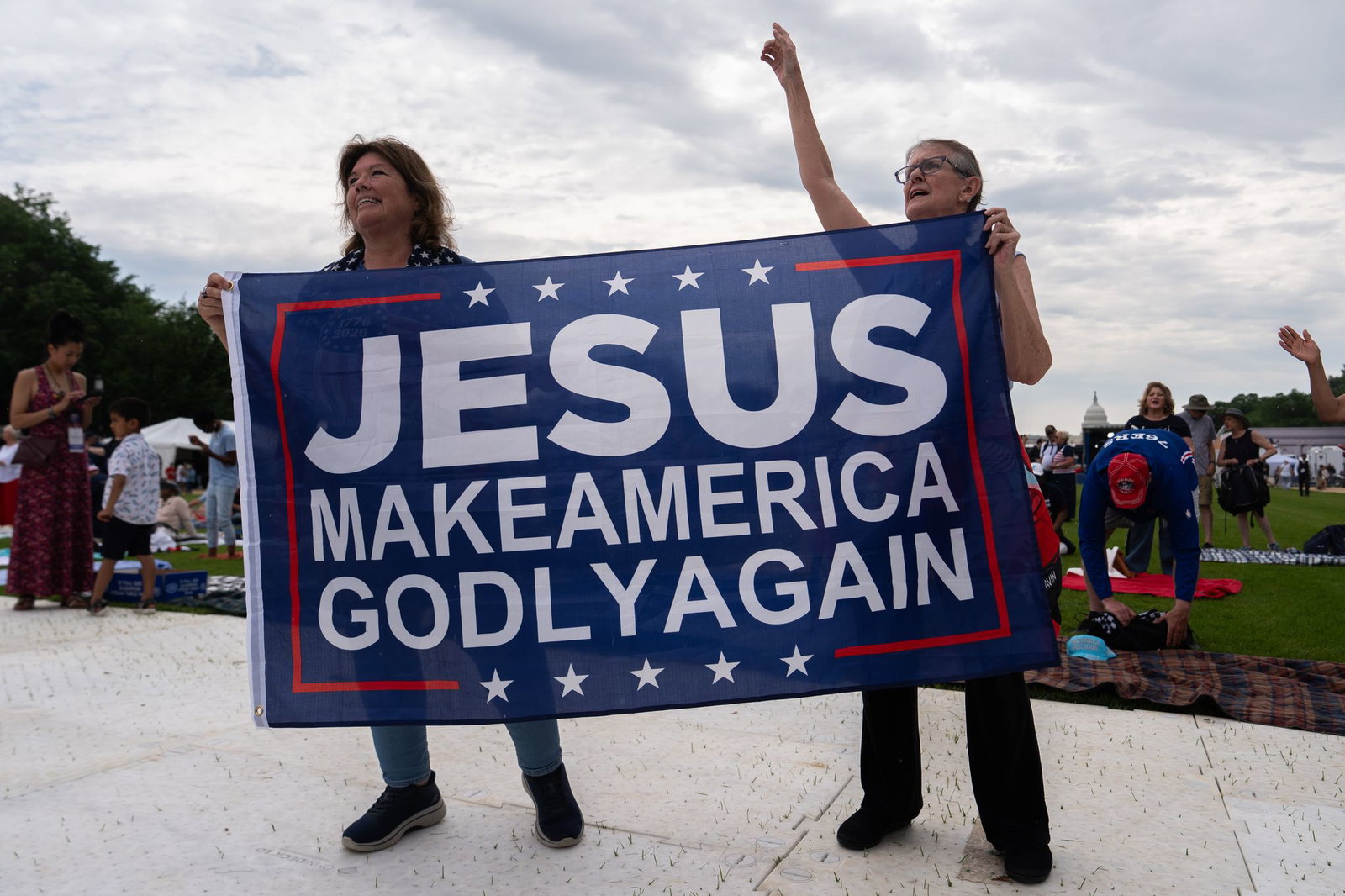 «Jesus mach Amerika wieder gottesfürchtig», steht auf einem Banner bei der Gebetsveranstaltung. 