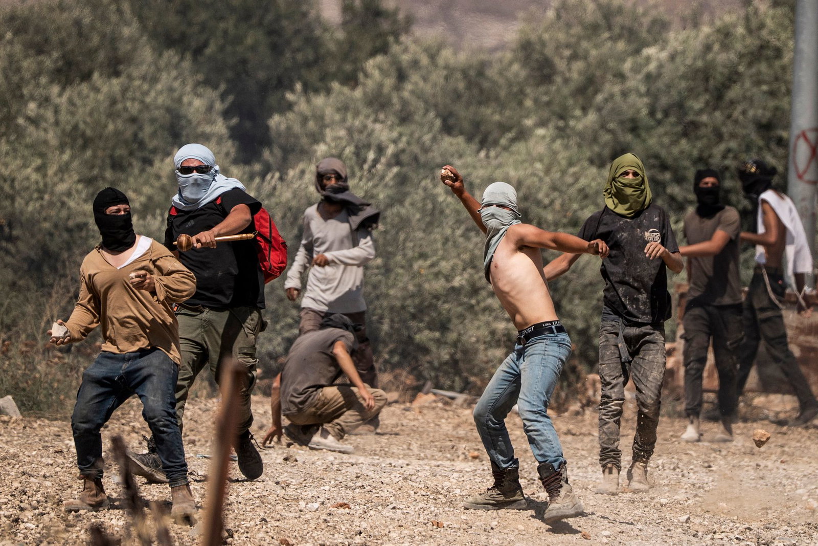 Rechtsgerichtete israelische Siedler greifen regelmäßig im Westjordanland Palästinenser an. (Archivbild)