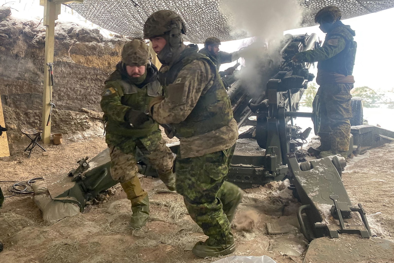 Kanadische Soldaten üben in Lettland.