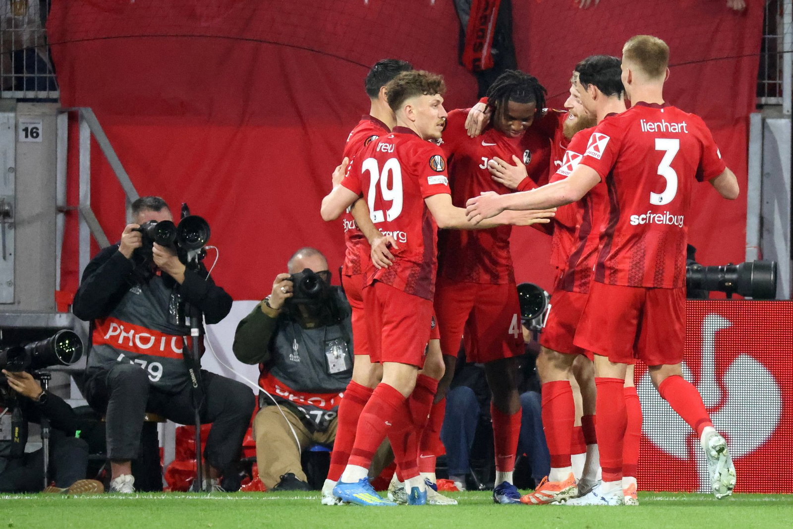 Trotz des Freiburger Sieges gibt es keinen weiteren Champions-League-Platz für die Bundesliga.